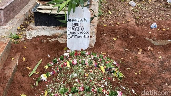 korban tewas kecelakaan tol cipularang sudah dimakamkan di tpu kawasan lenteng agung devidetikcom 169