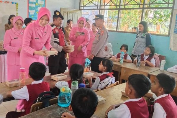 Polres Palopo Gelar Pemeriksaan Kesehatan Guru dan Program Gizi Gratis untuk Siswa