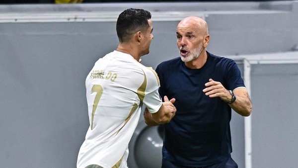Ronaldo Bertahan Al Nassr Pecat Pioli
