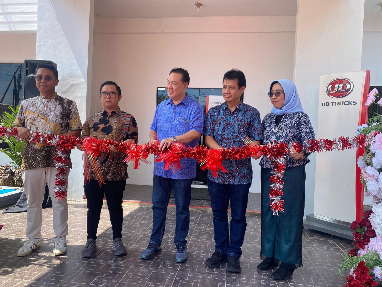 Astra UD Trucks Resmikan Fasilitas Baru di Makassar Perkuat Dukungan Logistik dan Pertambangan di KTI scaled