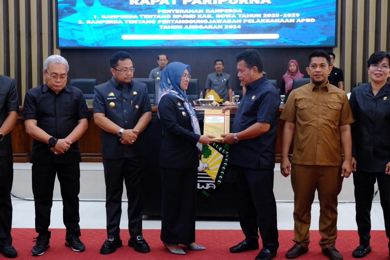 Bupati Gowa Serahkan Ranperda RPJMD 2025–2029 dan Laporan Pertanggungjawaban APBD 2024