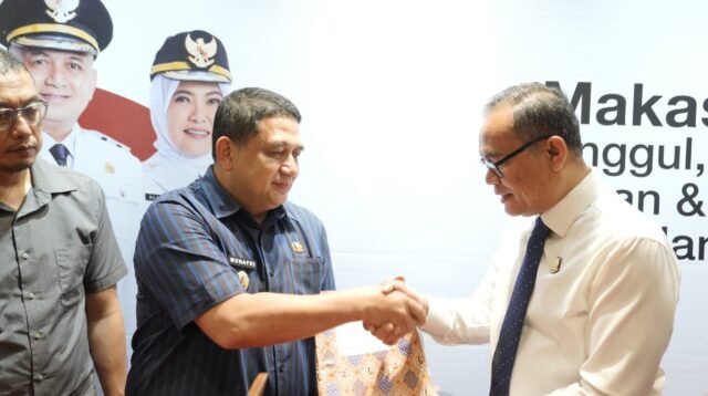 Kejari Bongkar Aset Kenderaan Tak Bertuan 49 Randis Resmi Diserahkan ke Pemkot