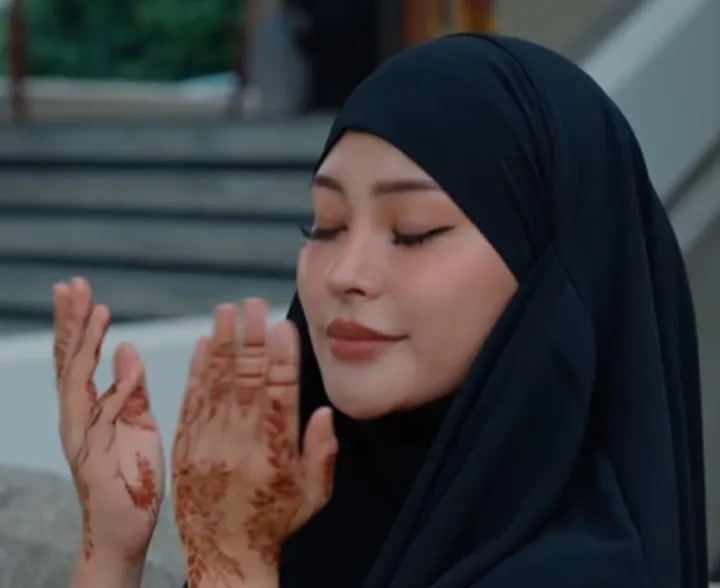 Kisah Mualaf Mantan Bintang Film Dewasa Jepang Rae Lil Black