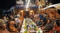 Munafri Aliyah Bahas Pendidikan Bersama Mendikdasmen di Atas Kapal Pinisi