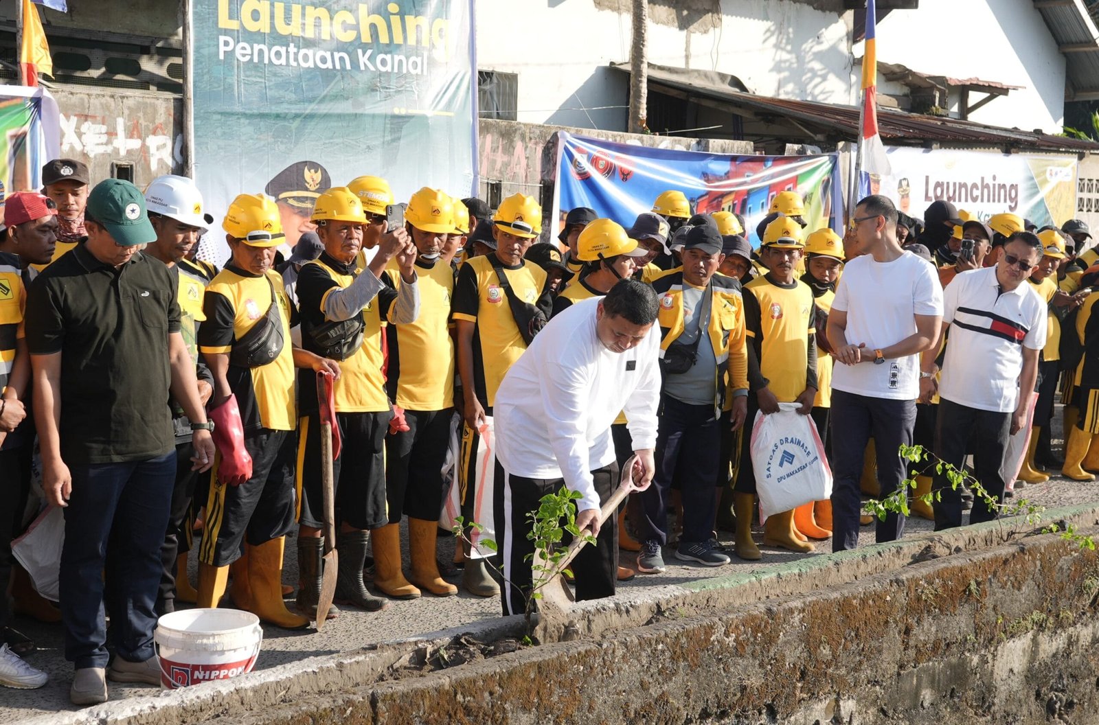 Pemkot Makassar Kick Off Aksi Lingkungan Tata Kanal dan Hijaukan Kota