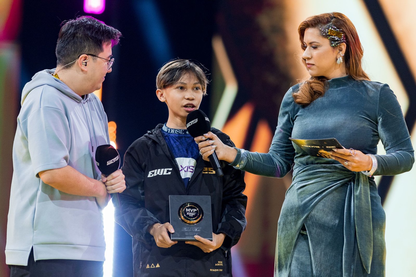 Rasyah Rasyid Menyampaikan Terima Kasih atas Penghargaan MVP EWC 2025 Free Fire