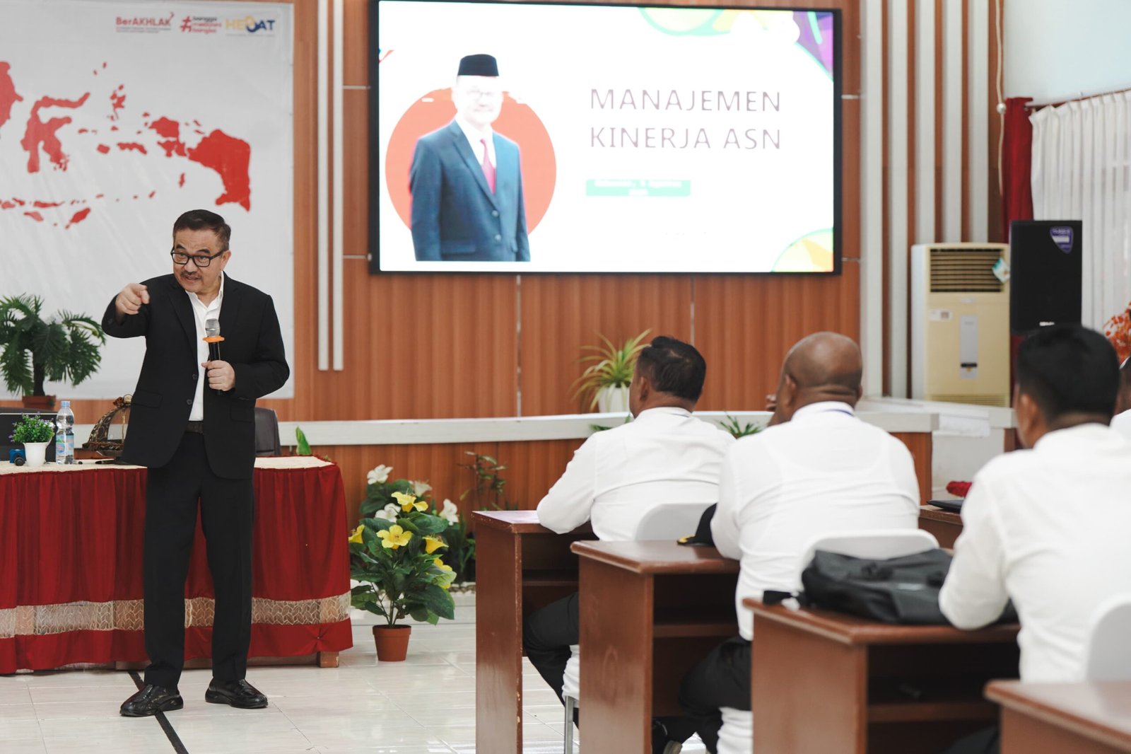 Sekda Sulsel Motivasi Peserta PKA III Jadi Pemimpin Berintegritas scaled