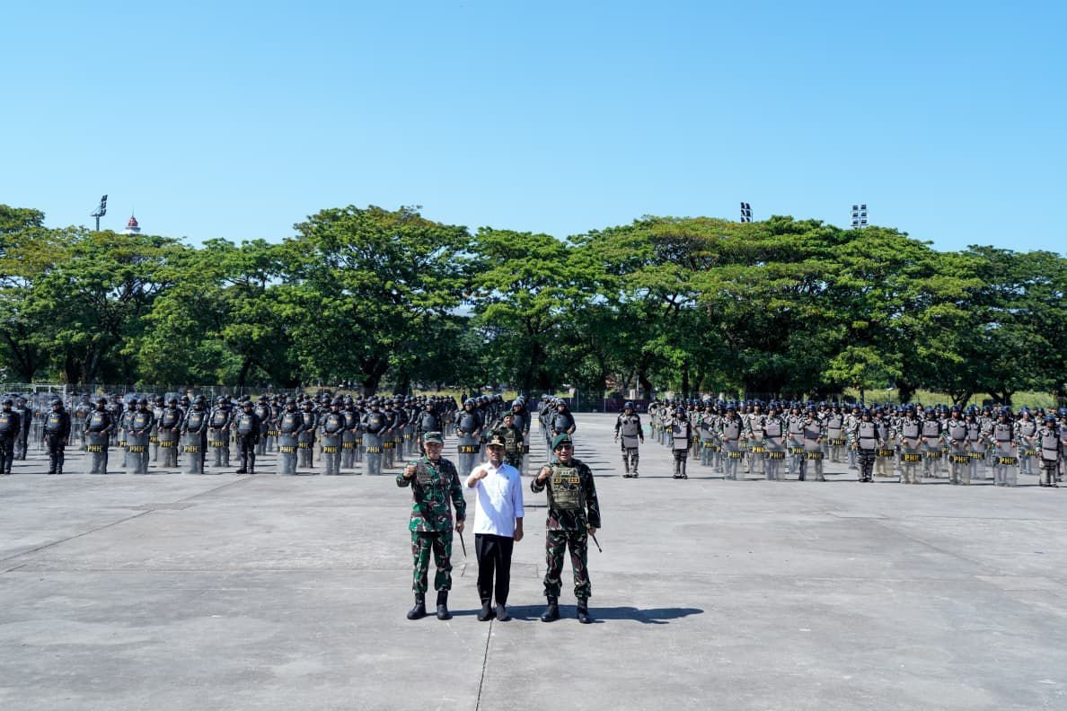 Gubernur Andi Sudirman Apresiasi TNI Jaga Sulsel Tetap Kondusif