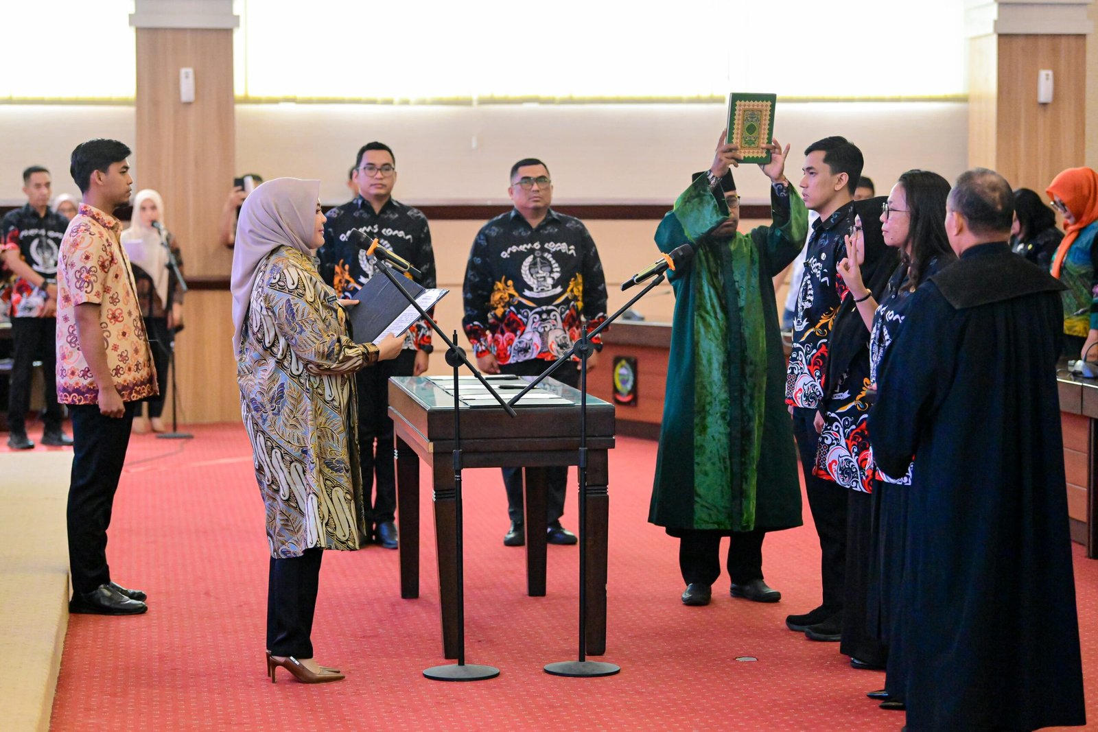 Wagub Fatmawati Rusdi Lantik 65 Pejabat Fungsional Pemprov scaled