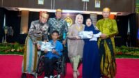 Gubernur Sulsel Beri Bantuan Tabungan Pendidikan ke 902 Siswa Disabilitas