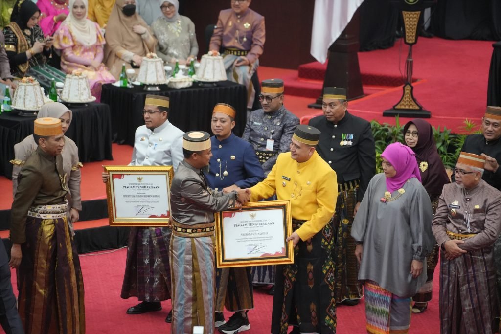 Pemkot Makassar Borong Tiga Penghargaan di Hari Jadi Sulsel ke 356