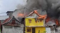 rumah terbakar