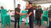 Fauzi Andi Wawo Serahkan 100 Kursi untuk Warga Bontorannu Dukung Kegiatan Kemasyarakatan
