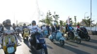 Kepala BKN dan Wali Kota Makassar Riding Vespa Tanam Tebuya di CPI