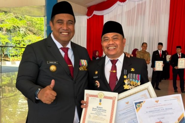 Pemkab Maros Apresiasi Pengabdian Kepala Bapenda dengan Tiga Penghargaan