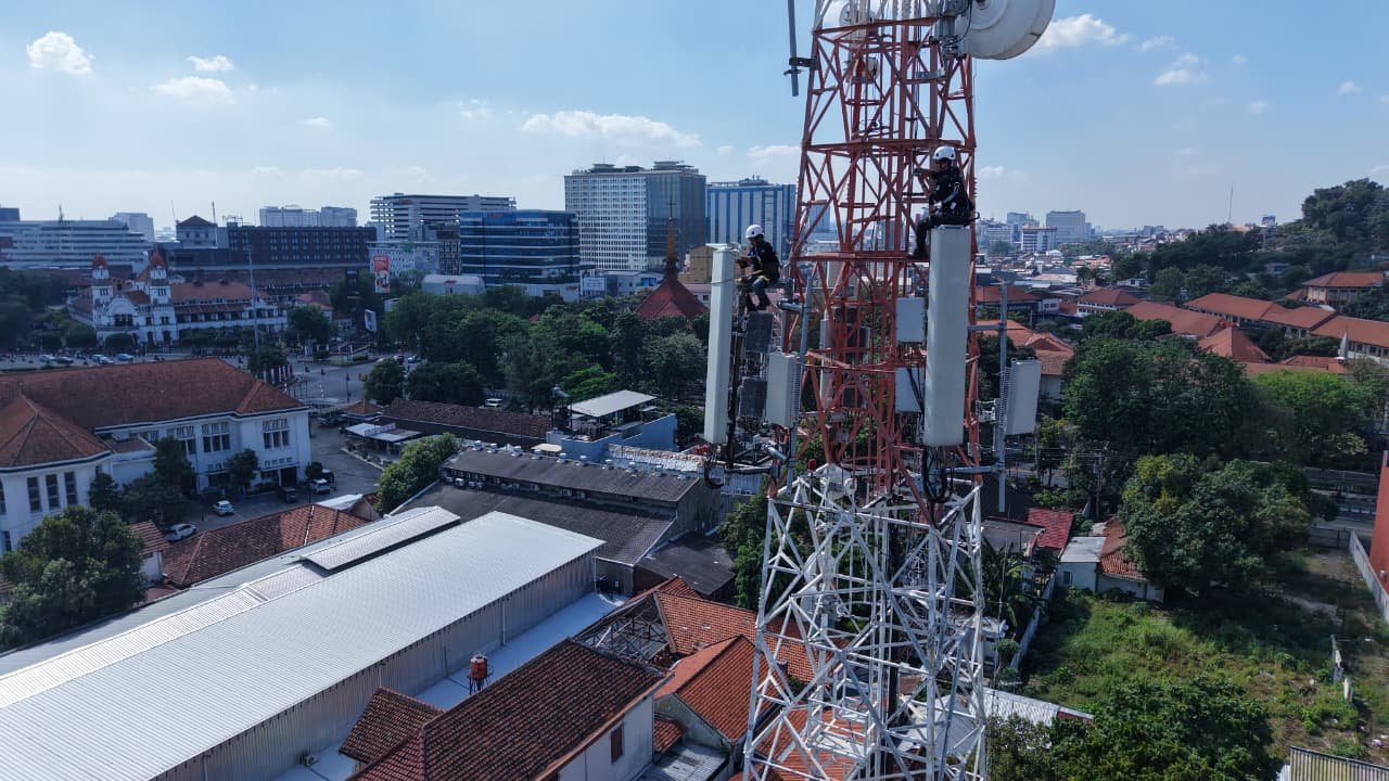 XLSMART Cetak Pendapatan Rp2403 Triliun
