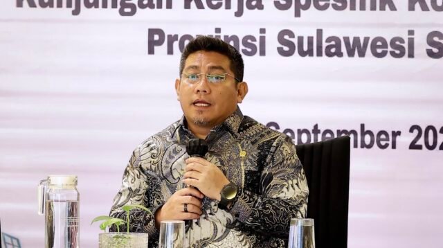 PINGGIR DEMOKRAT
