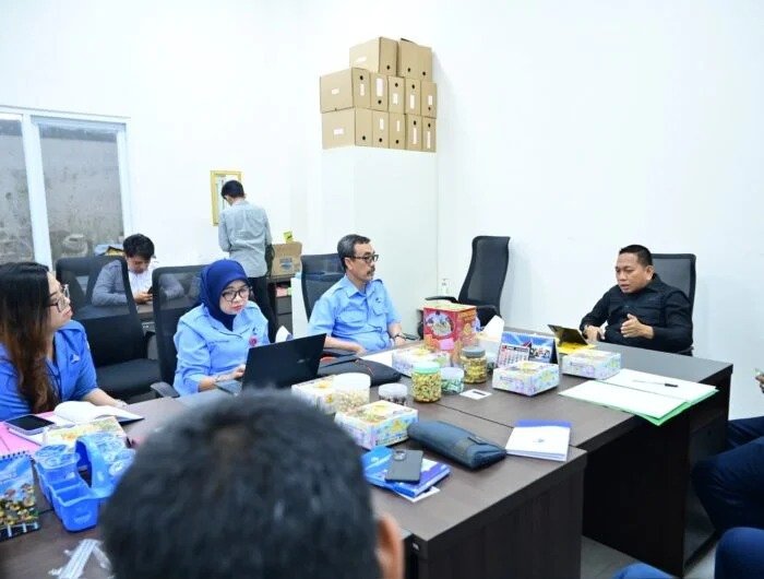 PINGGIR KOMISI B