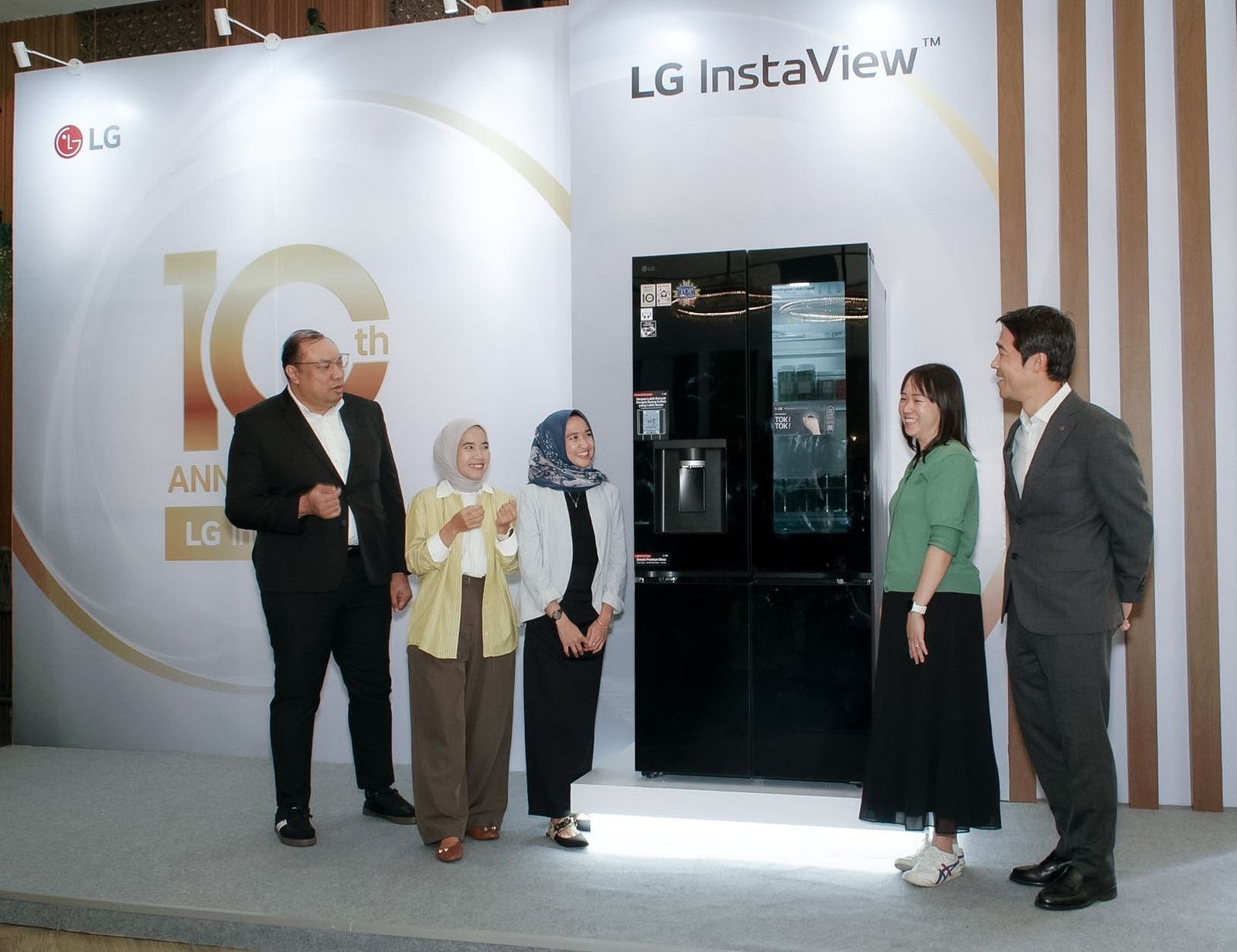 PINGGIR LG Rayakan Satu Dekade InstaView